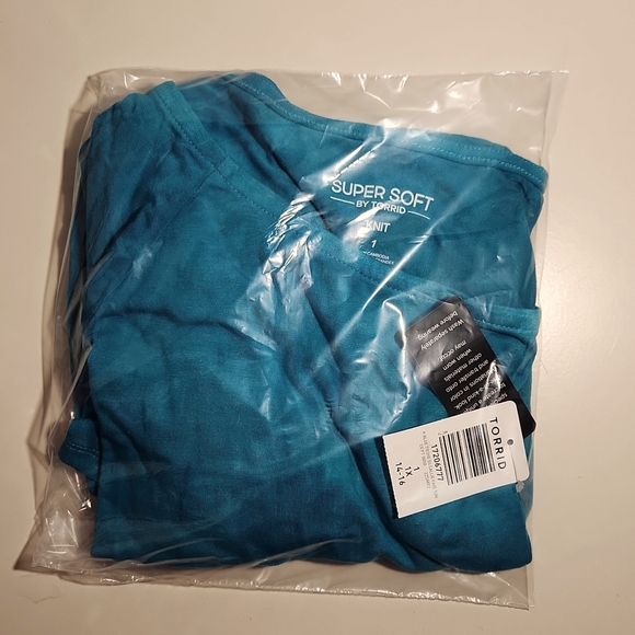 ❤️NWT VINTAGE TORRID TUNIC ATOMIC BLUE TIE DYE OFF-SHOULDER - SUPER SOFT TOP 1X - Picture 3 of 10